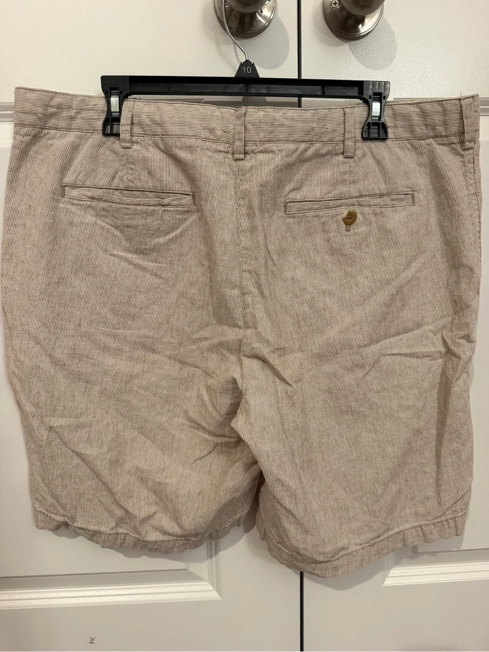 Banana Republic Men’s Linen Blend Shorts | 38 | Khaki & White